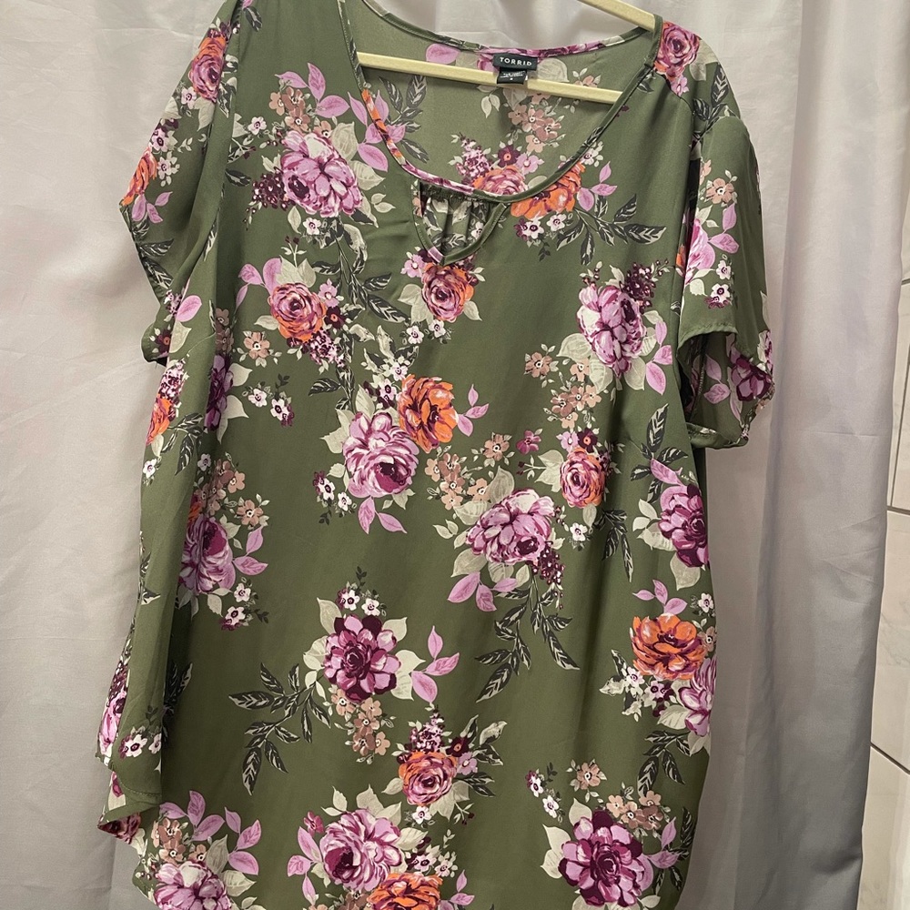 Torrid floral blouse